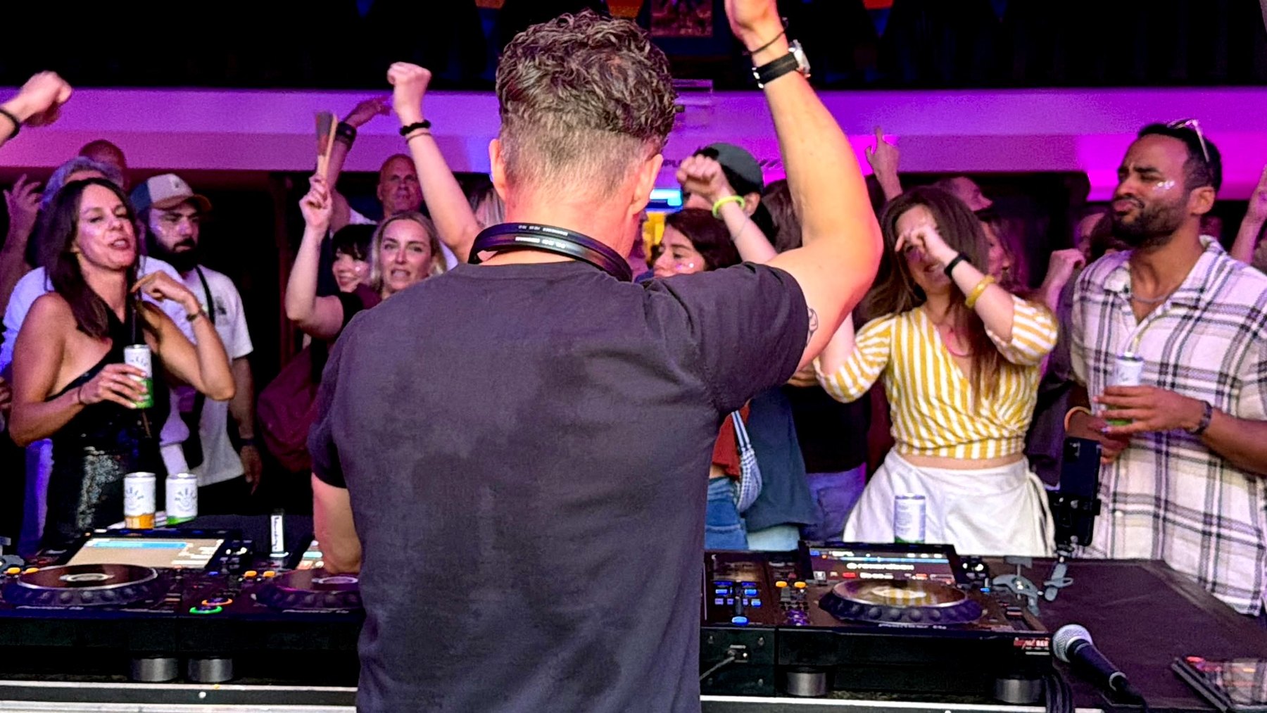 Mario Arend performing at Hunkering Amsterdam Pride 2026